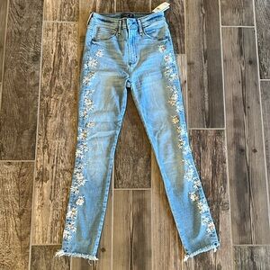 Abercrombie & Fitch jeans. NWT, Size 24, High rise, Skinny, Embroidered flowers
